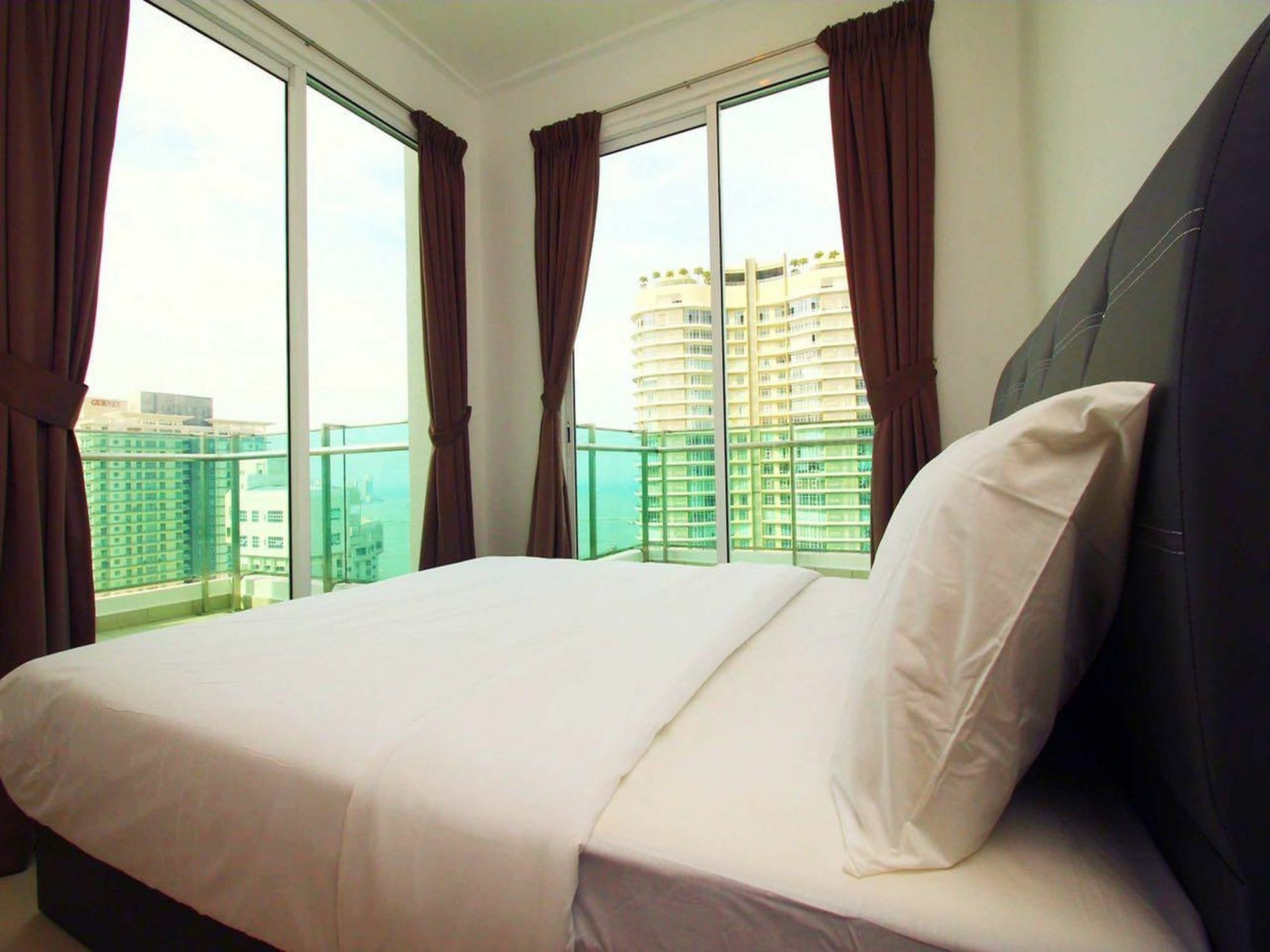 Mansion One Service Apartment George Town Bagian luar foto