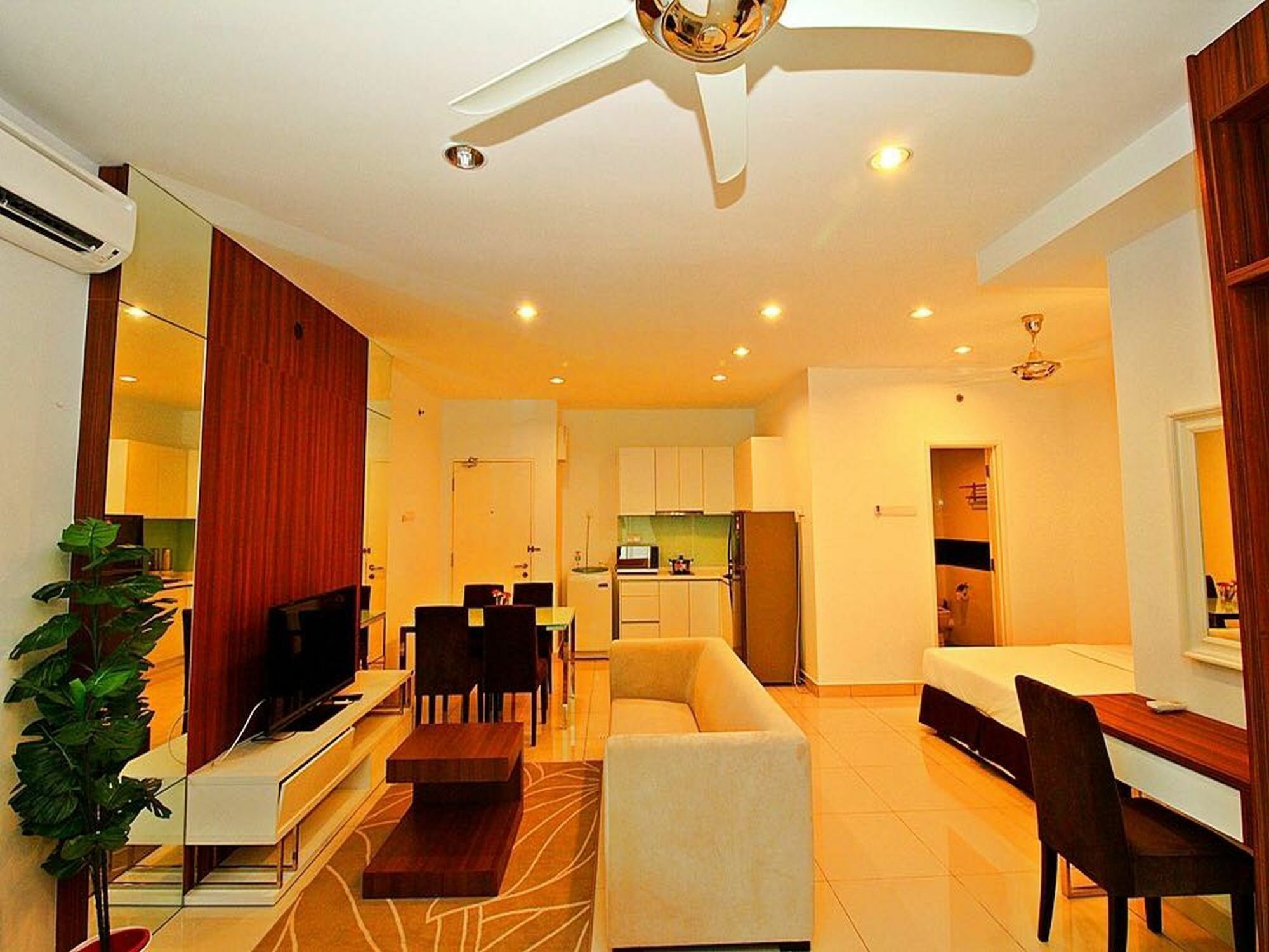 Mansion One Service Apartment George Town Bagian luar foto